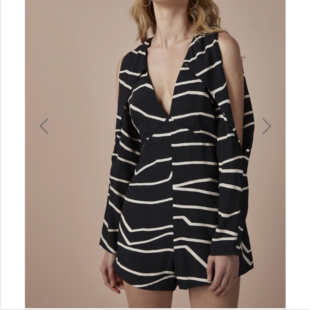 CMEO COLLECTIVE Athro Do It Now Outline Romper Cut Out Sleeves XS